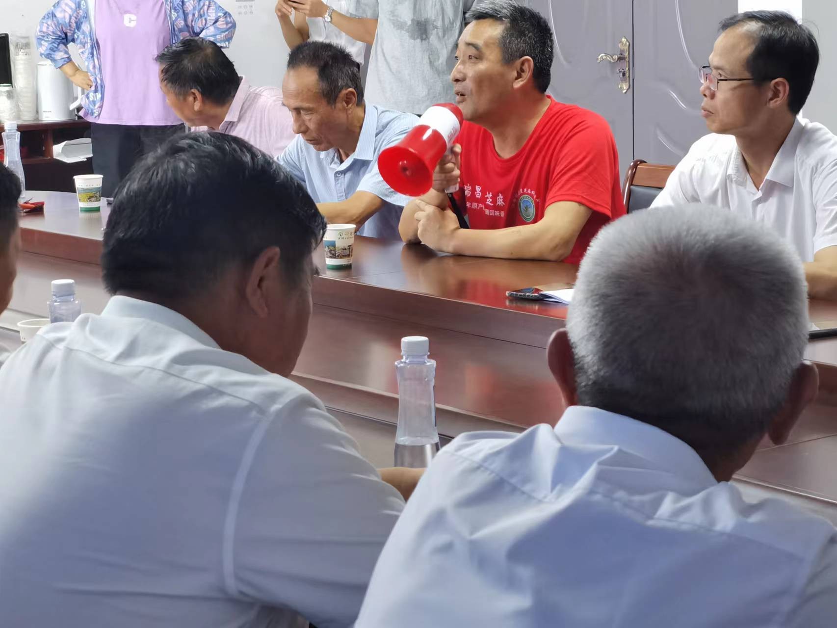 武蛟鄉(xiāng)政府領(lǐng)導(dǎo)及人大代表團及來科技小院調(diào)研